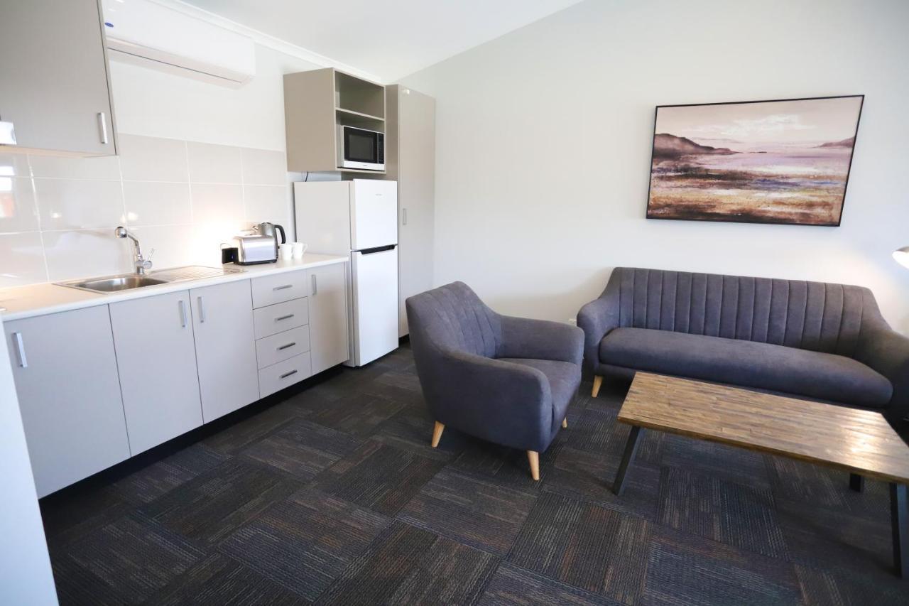 Eastend Studio Apartments ดับโบ ภายนอก รูปภาพ