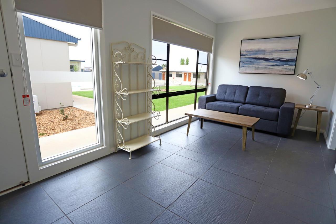 Eastend Studio Apartments ดับโบ ภายนอก รูปภาพ